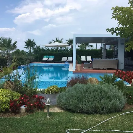 Sea Breeze At Sani باراليا ساني